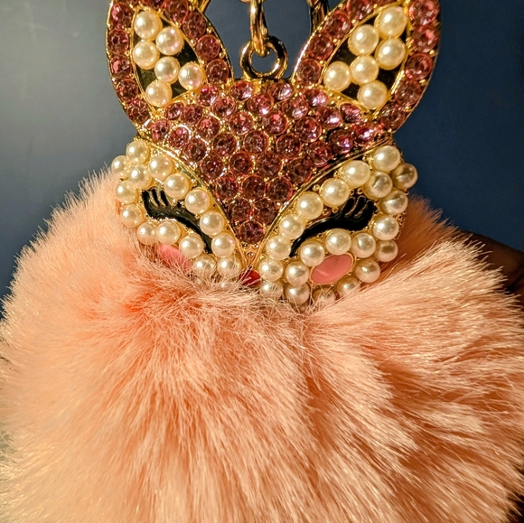 Peach Fox Fur & Pearl Keychain/ Bag Charm - Picture 4 of 5